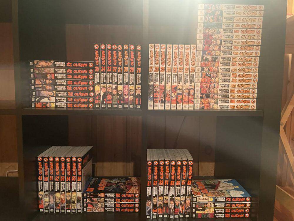potret koleksi manga Naruto (reddit.com/user/Big-Wrangler5780)