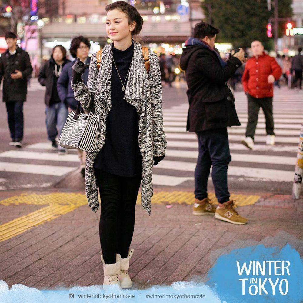 padu padan outfit hitam ala Kimberly Ryder (instagram.com/kimbrlyryder)