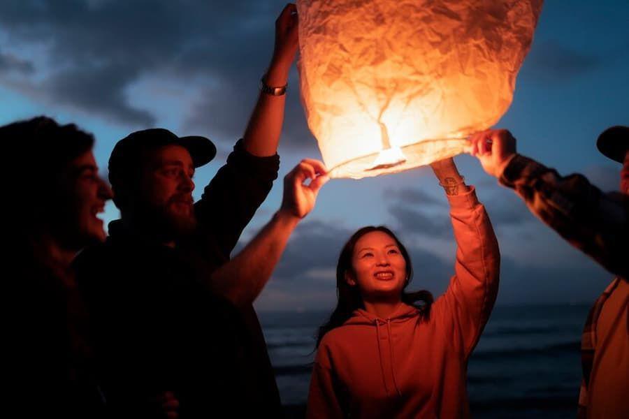 Bahaya Lampion Ketika Diterbangkan, Wajib Dipahami!