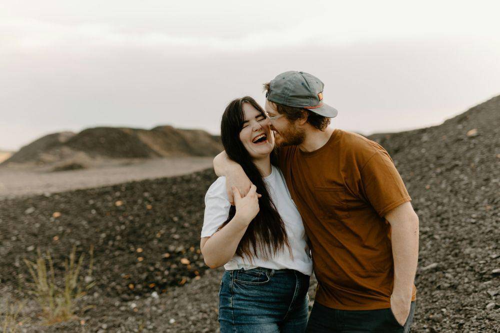 ilustrasi pasangan romantis (unsplash.com/Brooke Cagle)