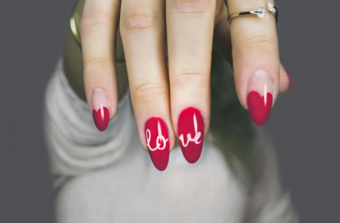 6 Hal yang Perlu Kamu Ketahui tentang Acrylic Nails