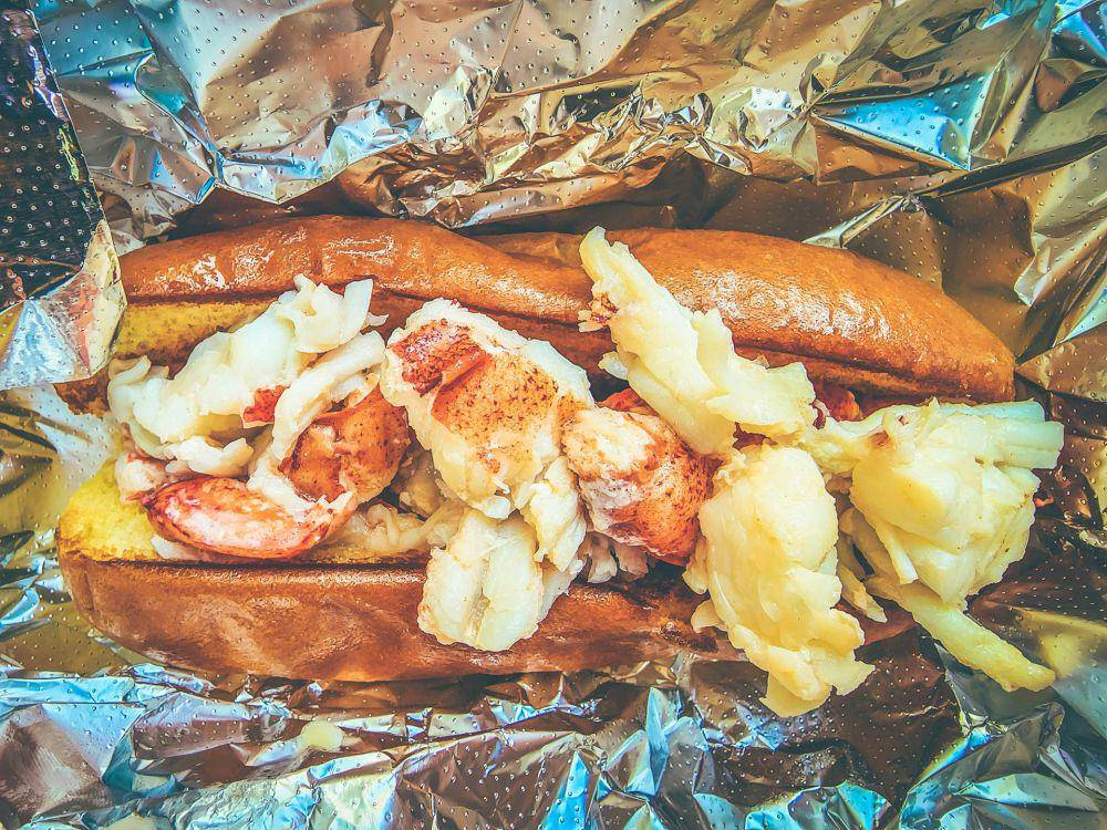 ilustrasi lobster roll (unsplash.com/Falling Further)