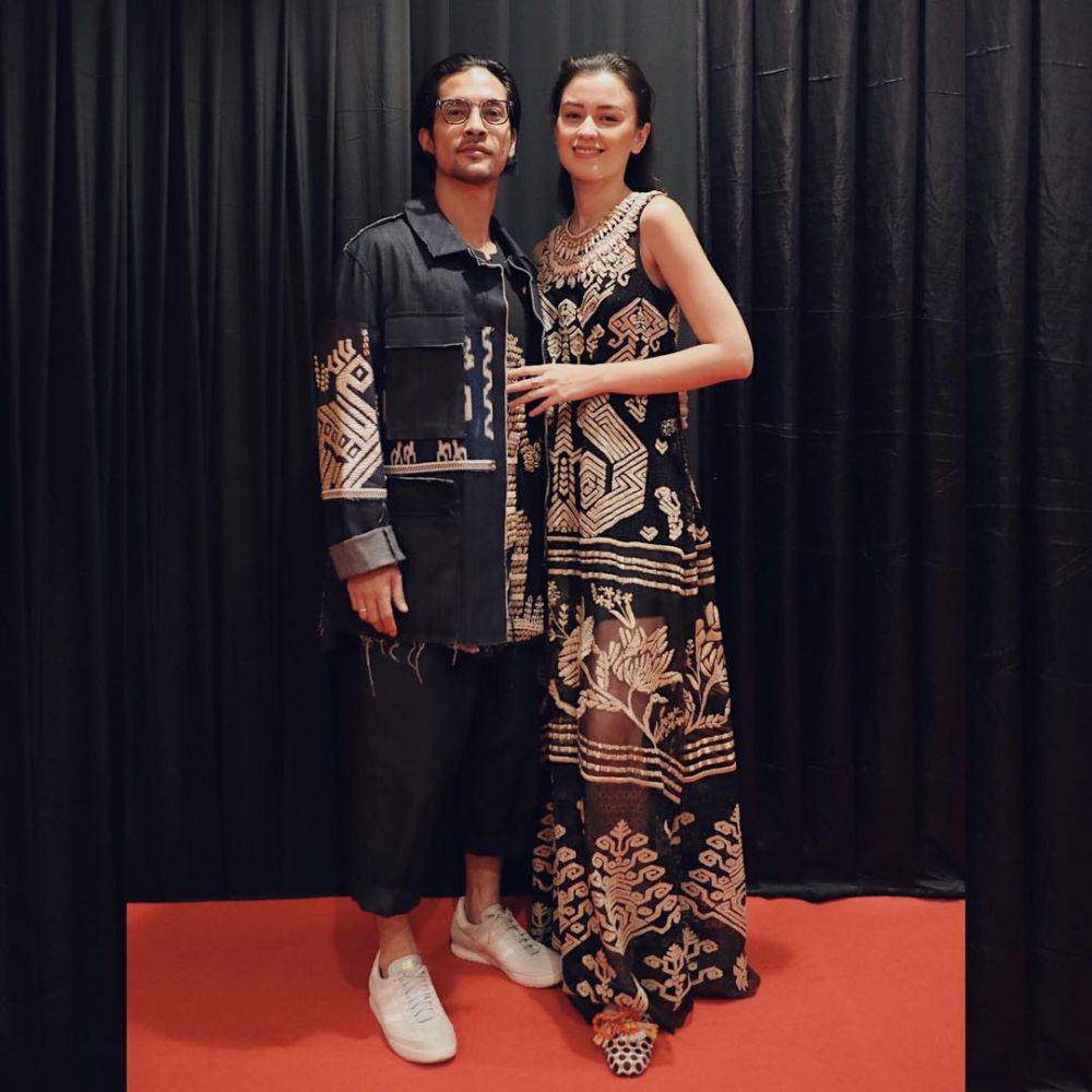 padu padan outfit hitam ala Kimberly Ryder (instagram.com/kimbrlyryder)