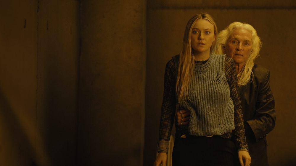 cuplikan film The Watchers (dok. New Line Cinema/The Watchers)