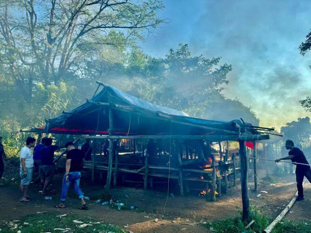 Aparat Polres Maros membongkar lokasi judi sabung ayam di Kecamatan Tanralili. (Dok. Polres Maros)