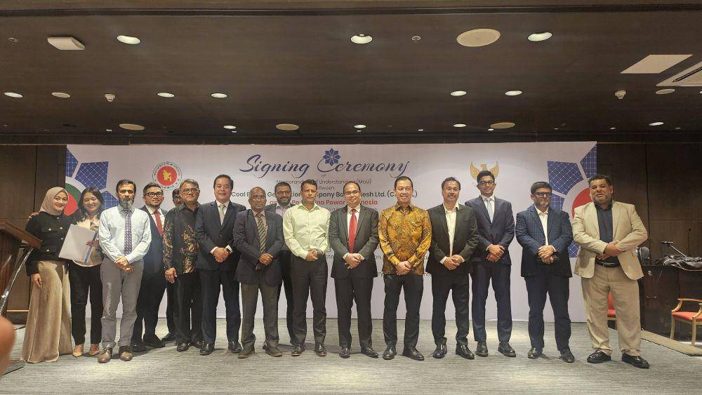 Pertamina New & Renewable Energy (Pertamina NRE) secara resmi menandatangani Nota Kesepahaman (MoU) bersama Coal Power Generation Company Bangladesh Limited (CPGCBL) untuk proyek pembangkit Listrik tenaga surya (PLTS) dengan kapasitas 500 MW di daerah Moheshkhali dan di berbagai area lain yang potensial di Bangladesh. (Dok. Pertamina)