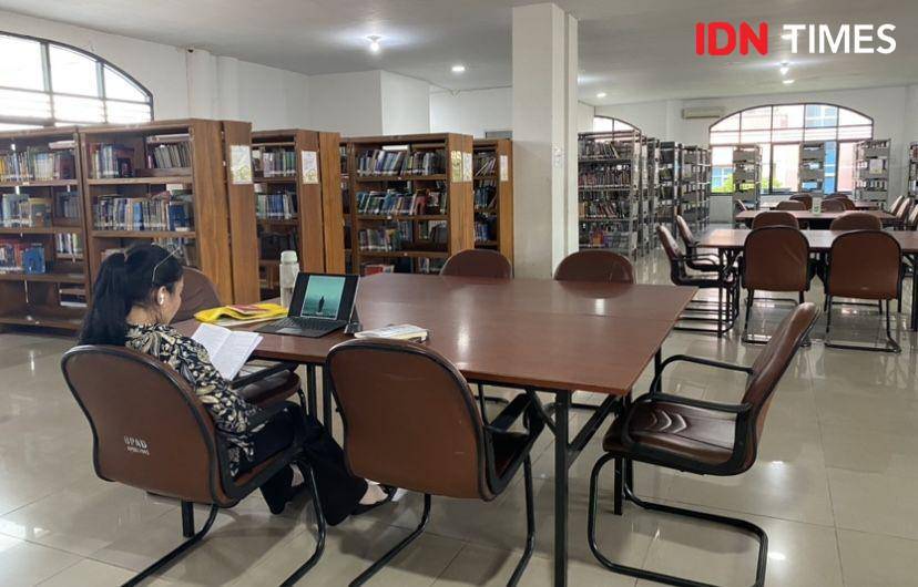 Suasana didalam Perpustakaan dan Arsip Daerah Provinsi Sumatera Utara (IDN Times/Indah Permata Sari)