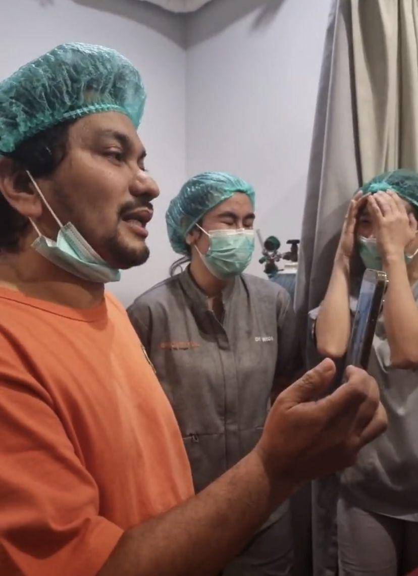 potret Desta transplantasi rambut di klinik dr. Tompi (Instagram.com/beyoutifulhairtransplantcenter)