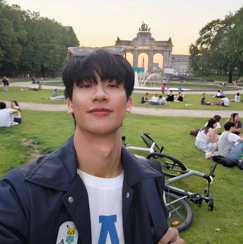 potret Tay Tawan saat berlibur di Eropa (instagram.com/tawan_v)