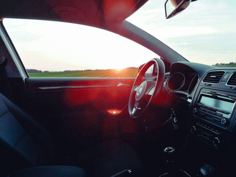 ilustrasi jendela mobil (unsplash.com/Julian Hochgesang)
