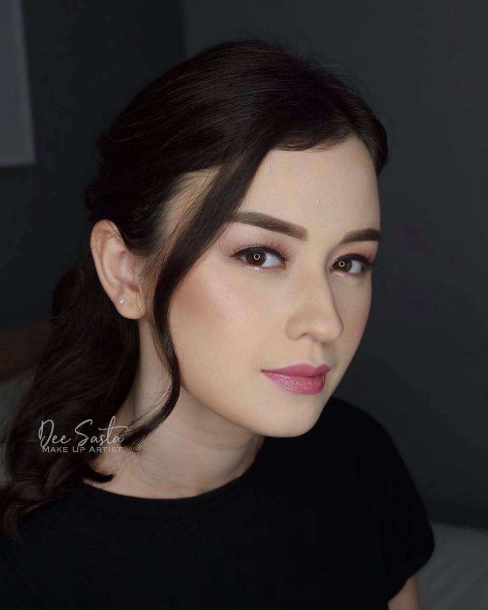 gaya makeup ala Kimberly Ryder (instagram.com/kimbrlyryder)
