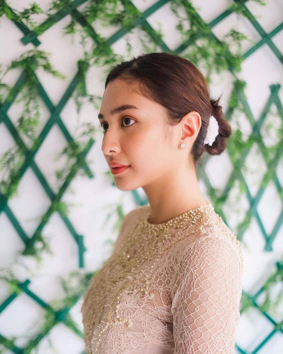 Inspirasi makeup wisuda ala artis (Instagram.com/mikhatambayong)
