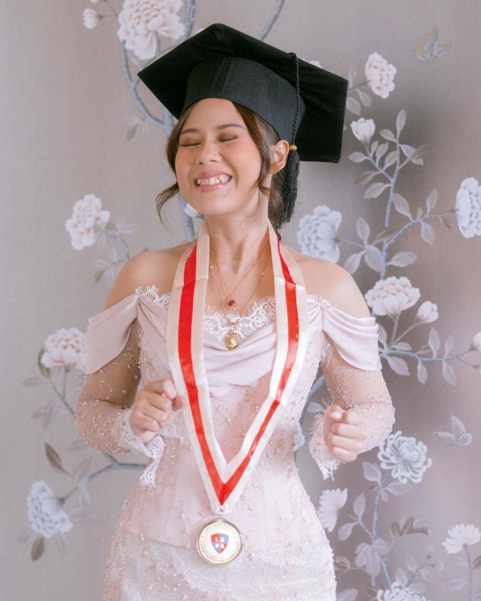 Inspirasi makeup wisuda ala artis (Instagram.com/cakecaine)