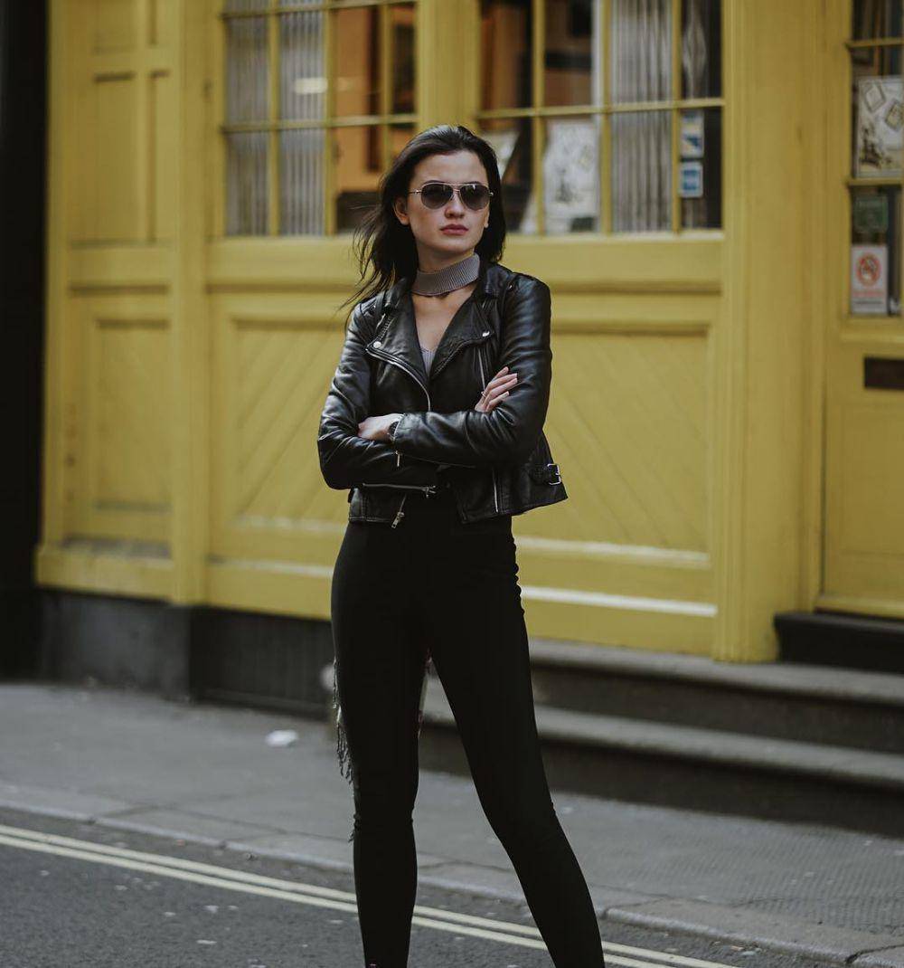 padu padan outfit hitam ala Kimberly Ryder (instagram.com/kimbrlyryder)