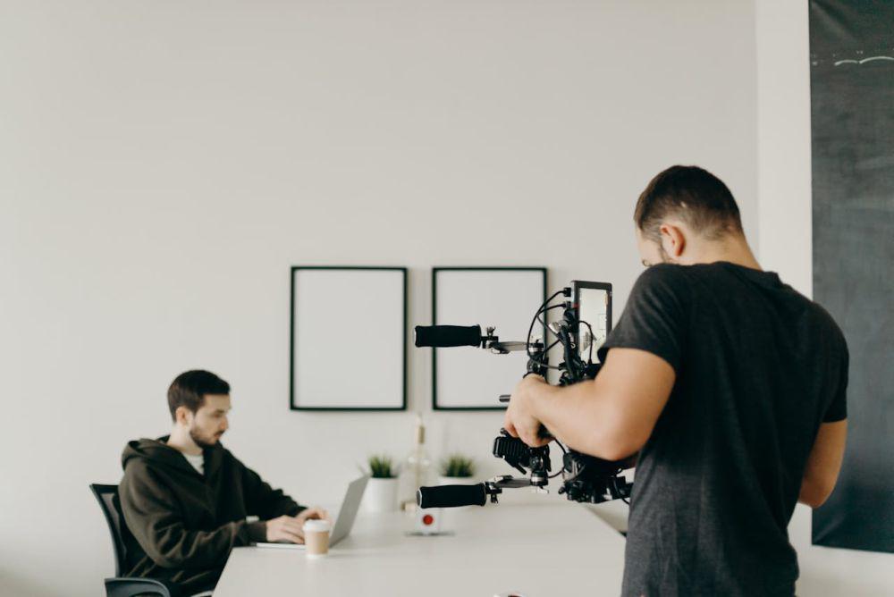 4 Teknik Camera Movement dalam Sinematografi yang Pas untuk Pemula