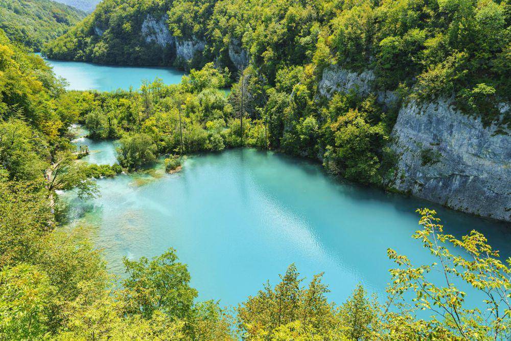 Taman Nasional Plitvice Lakes, Kroasia (pexels.com/Ramon Perucho)