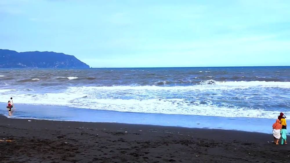 Pantai Cemara Jember (YouTube.com/Jalan Poros Official)
