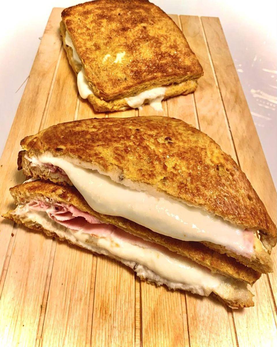 ilustrasi mozzarella in carrozza dari Italia (instagram.com/caterinacaramelli)