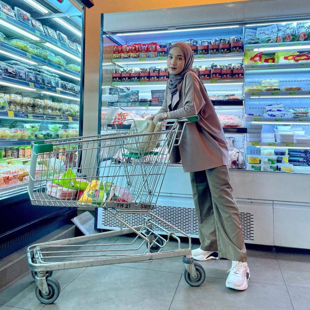 daily outfit Hafna Alliya (instagram.com/afnaalliya_/)