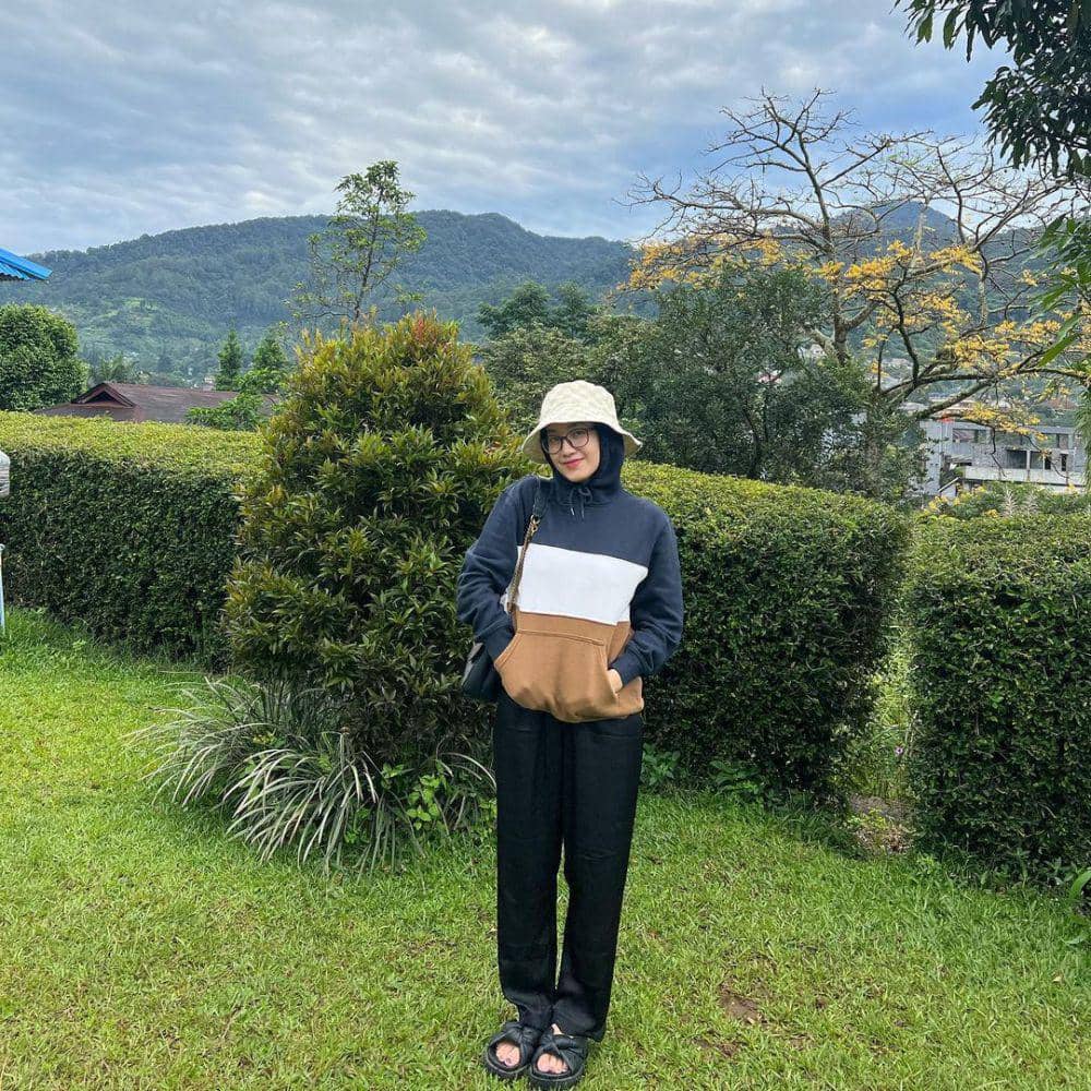 daily outfit Hafna Alliya (instagram.com/afnaalliya_/)