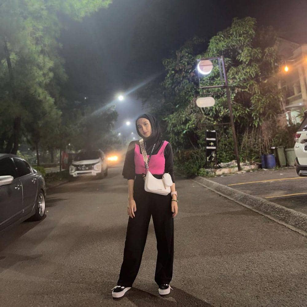 daily outfit Hafna Alliya (instagram.com/afnaalliya_/)