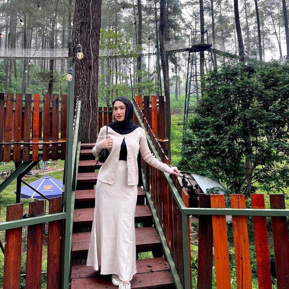 daily outfit Hafna Alliya (instagram.com/afnaalliya_/)