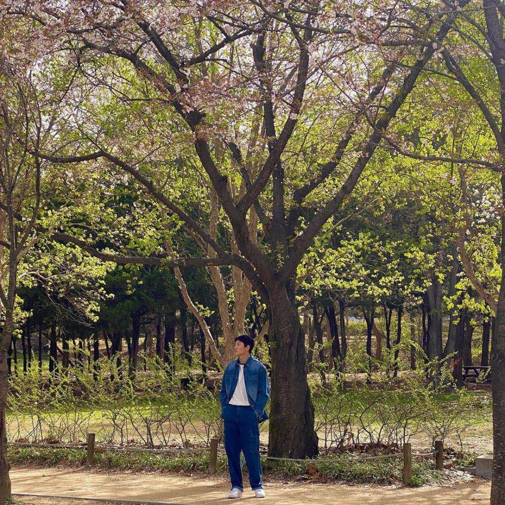 outfit santai ala Ji Chang Wook (instagram.com/@jichangwook)