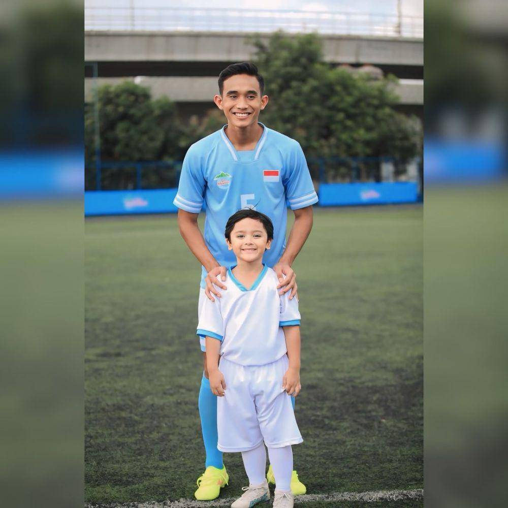 potret Yoda tanding bola lawan penggawa timnas Indonesia (instagram.com/reisabrotoasmoro)
