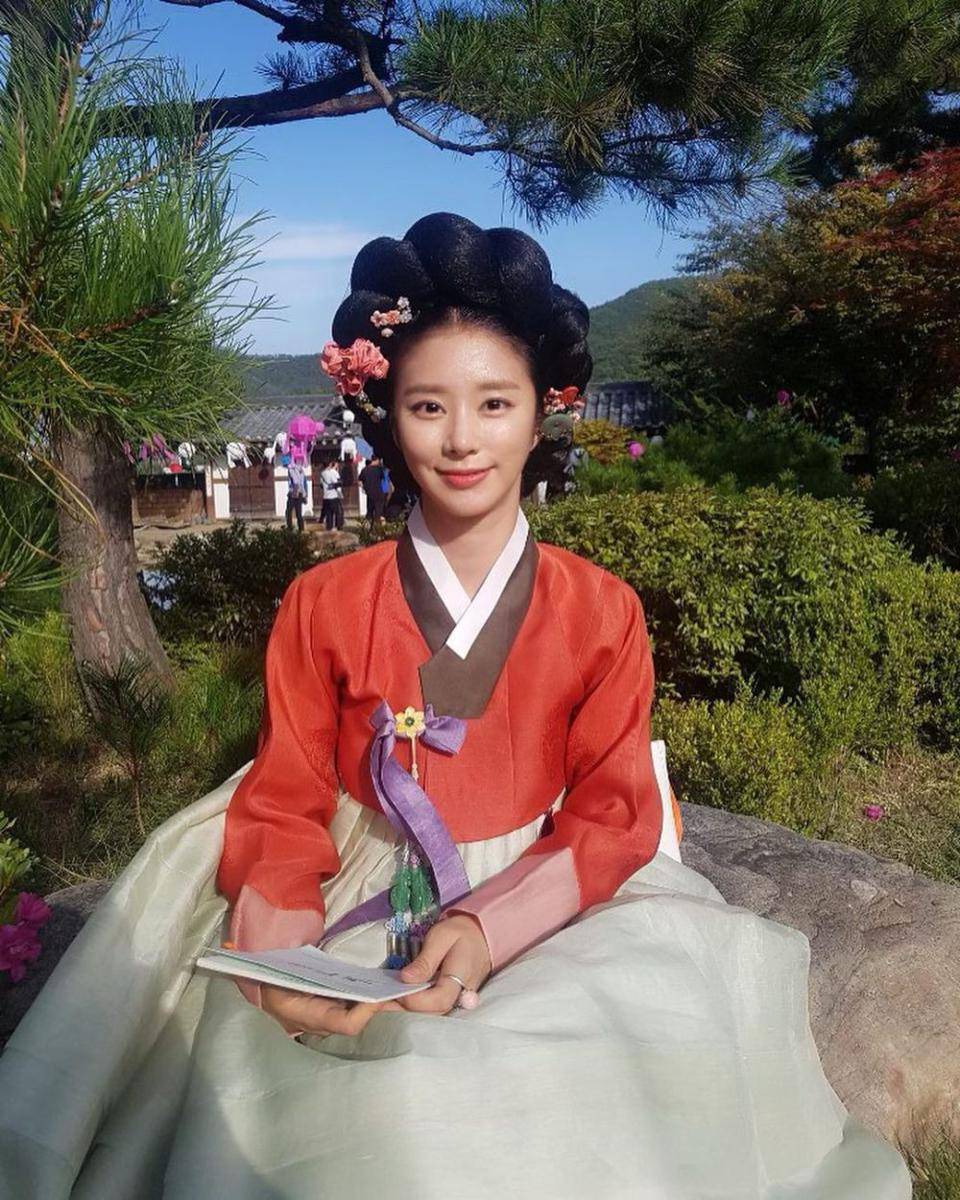 Lee Joo Bin di balik layar drama The Tale of Nokdu (instagram.com/hellobeen)