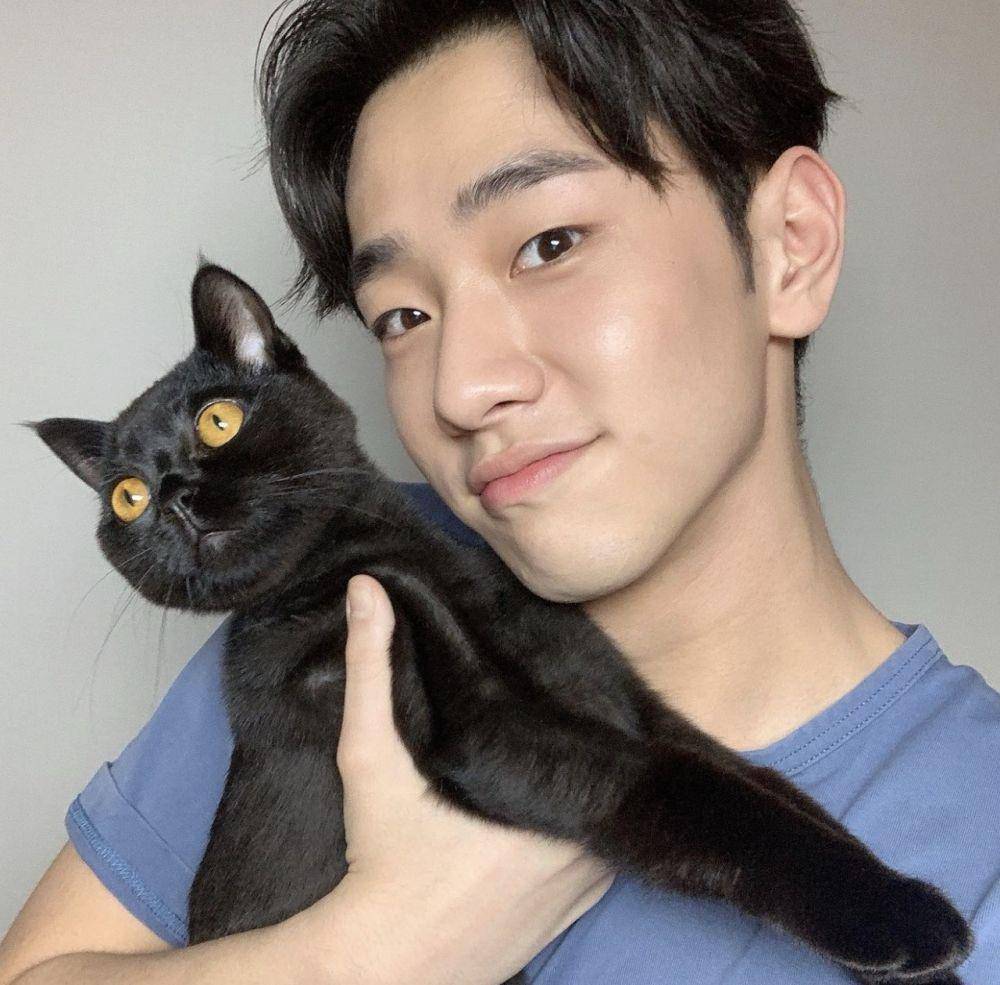 Nam Yoon Su (instagram.com/chacha__bobo)