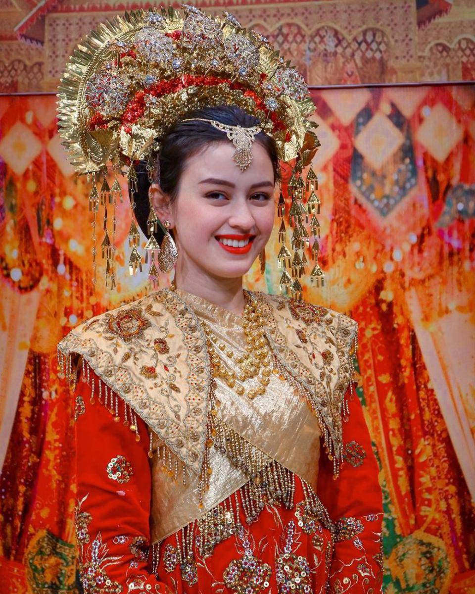 gaya makeup ala Kimberly Ryder (instagram.com/kimbrlyryder)