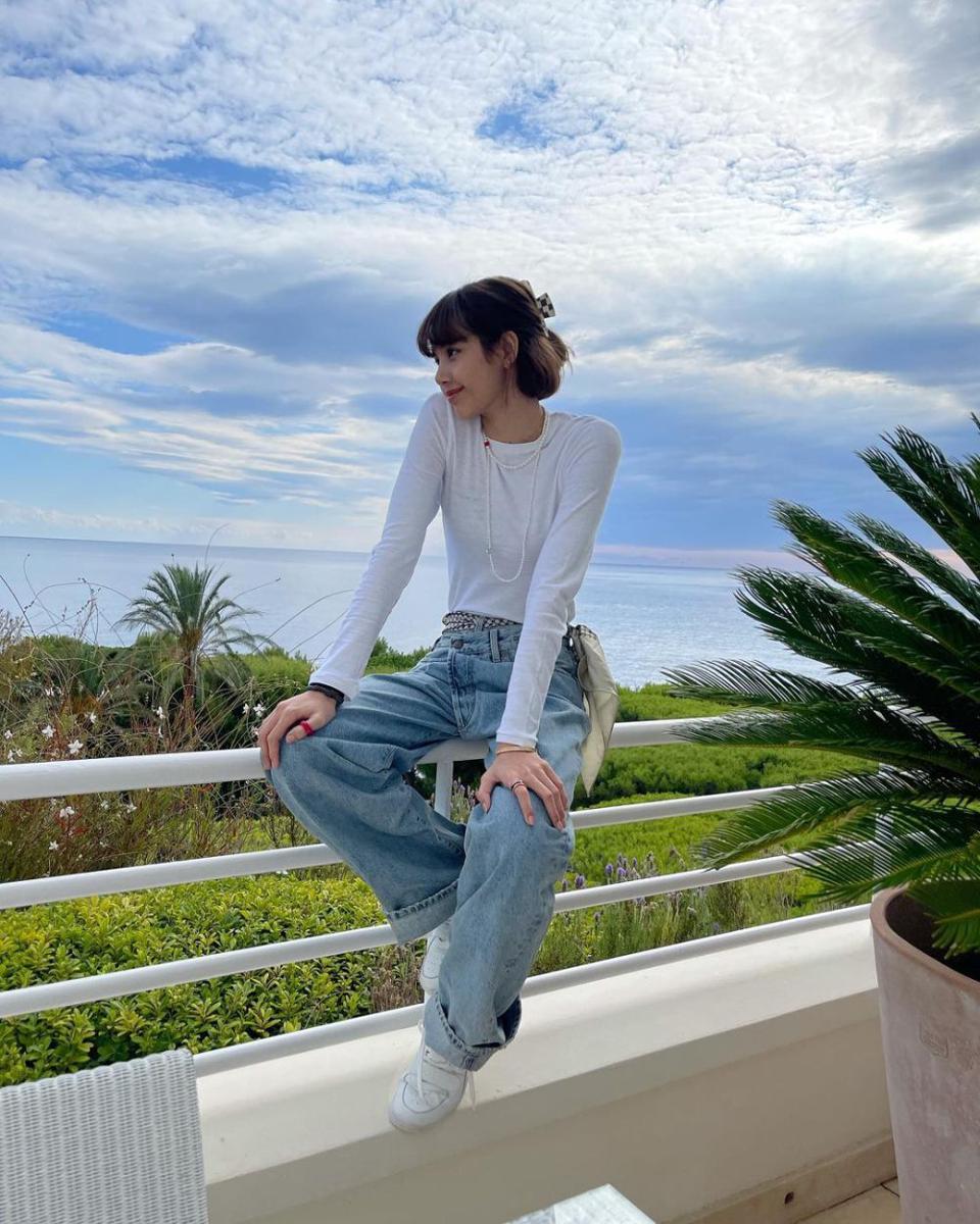 OOTD simple ala Lisa BLACKPINK (instagram.com/lalalalisa_m)