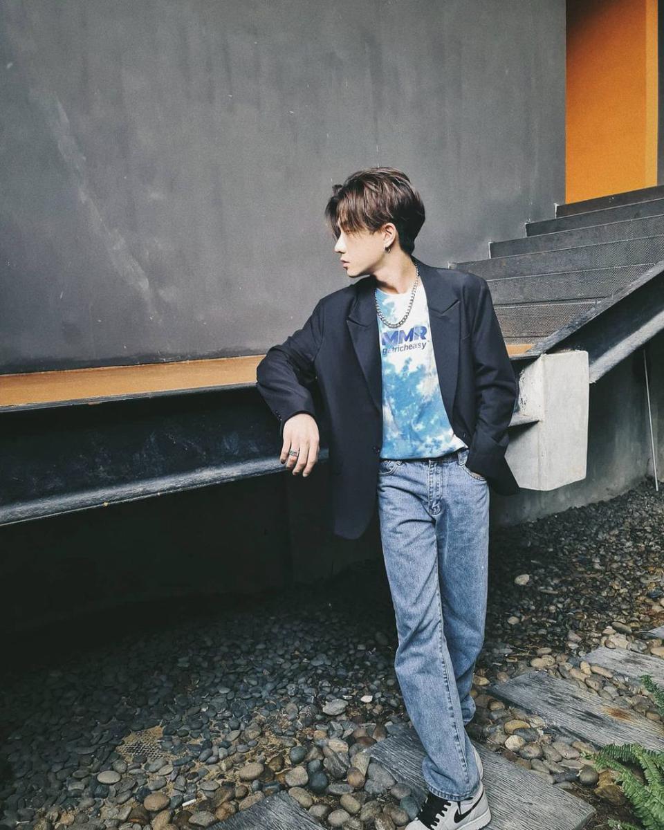 OOTD kasual ala Perth Tanapon (instagram.com/perthppe)