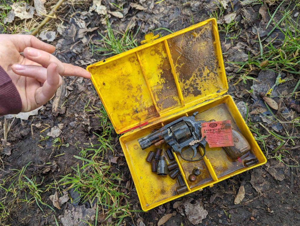 7 Benda Gak Biasa yang Ditemukan di Sungai, Sulit Dipercaya!