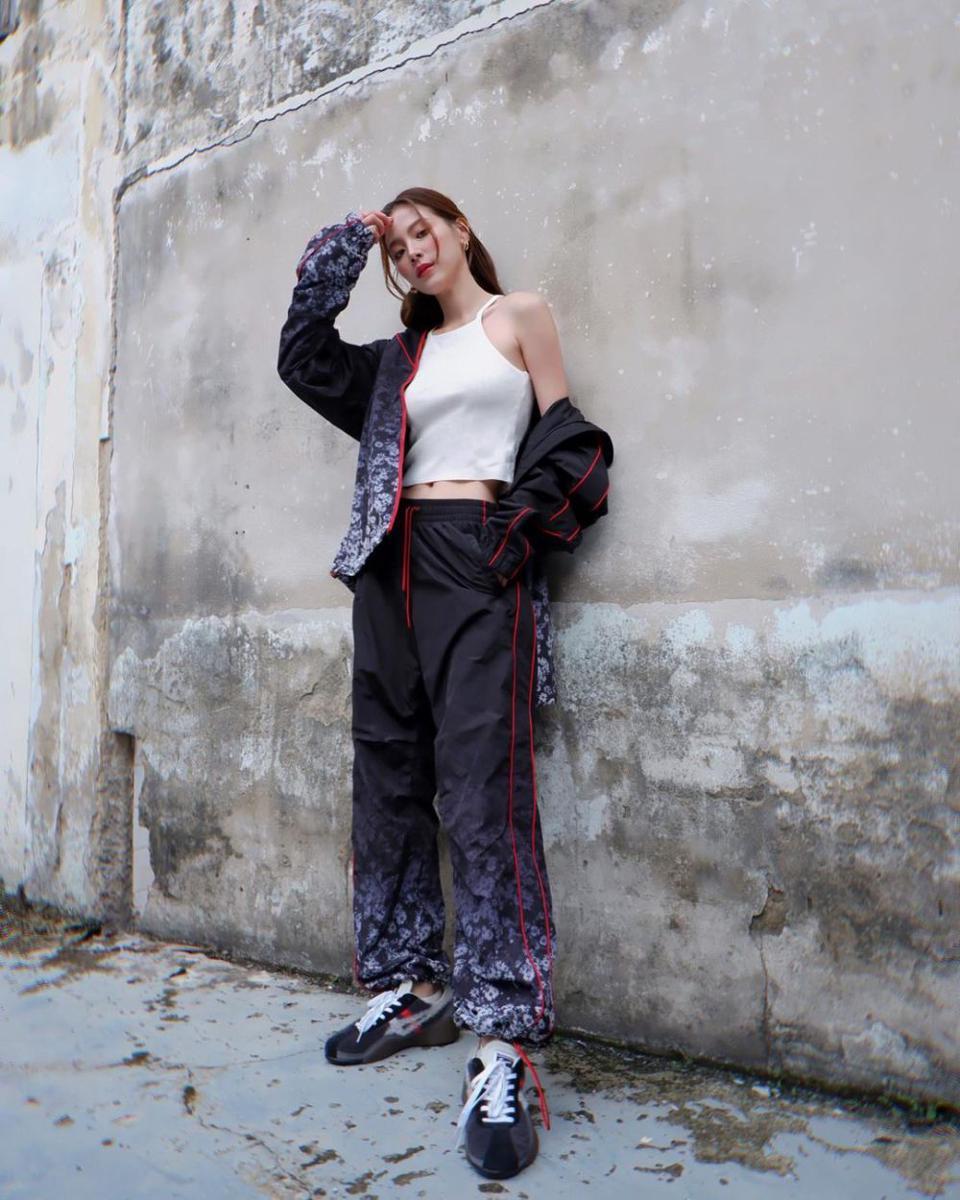 mix and match crop top ala Baifern Pimchanok (instagram.com/baifernbah)