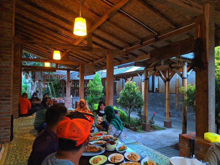 RM Pondok Ndeso (google.com/maps/sunu surastapa)