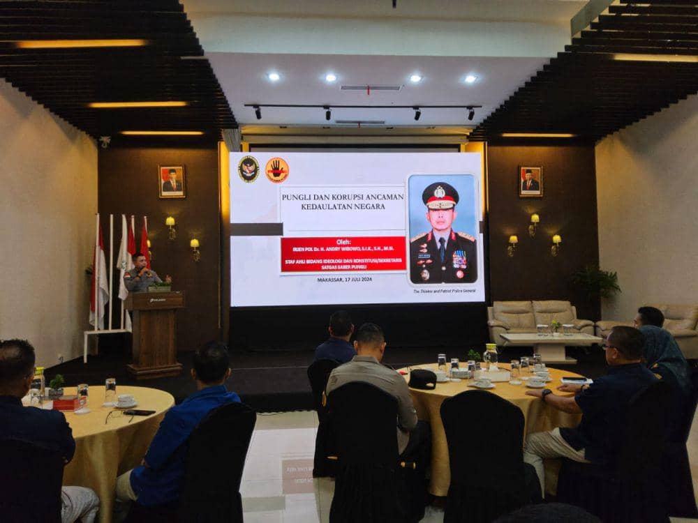 Pemaparan materi dari Sekretaris Satgas Saber Pungli Irjen Pol Andry Wibowo. (Dok. Pelindo 4 Makassar)