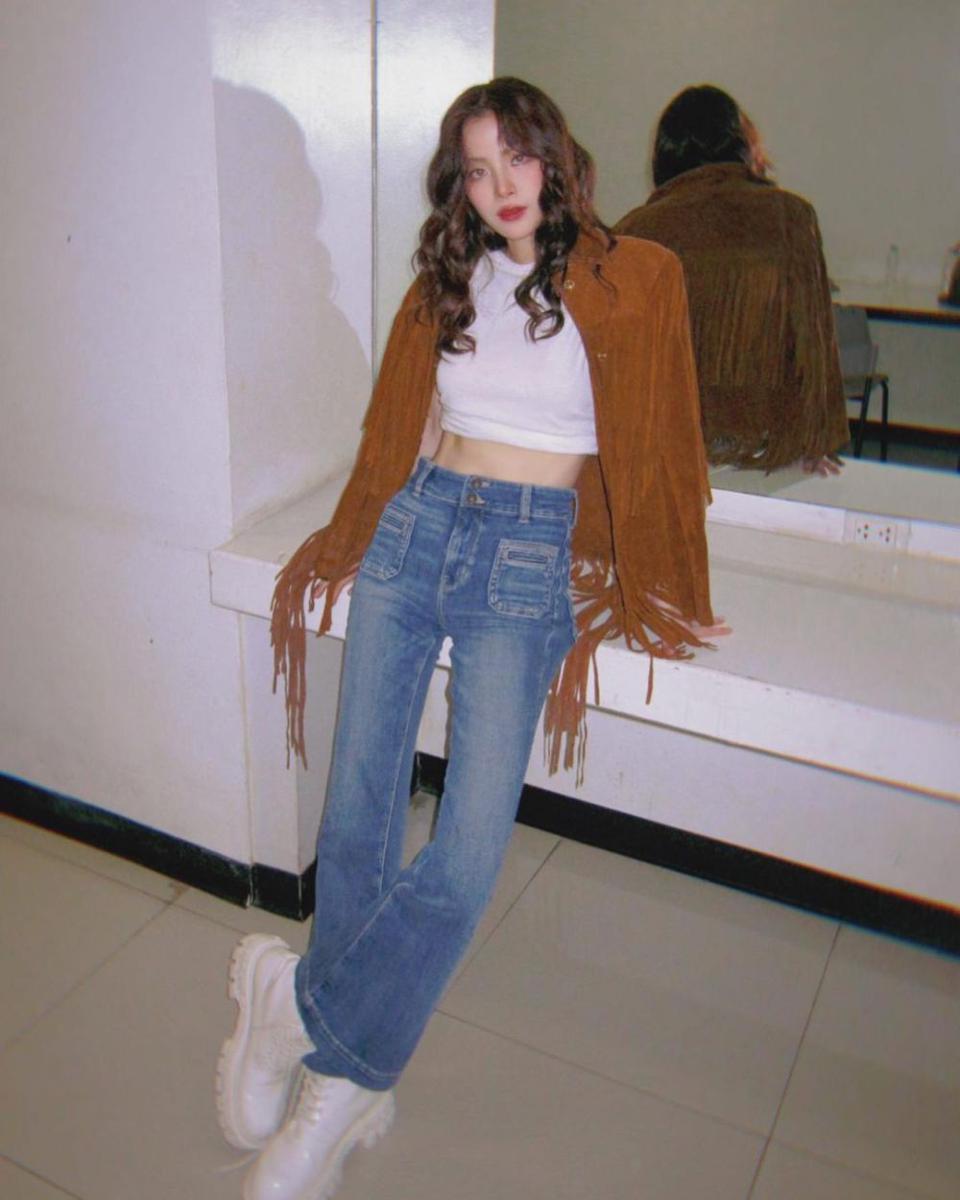 mix and match crop top ala Baifern Pimchanok (instagram.com/baifernbah)