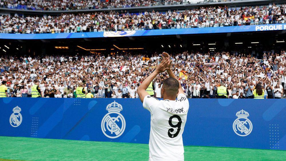 potret perkenalan Mbappe di depan publik Santiago Bernabeu (realmadrid.com)