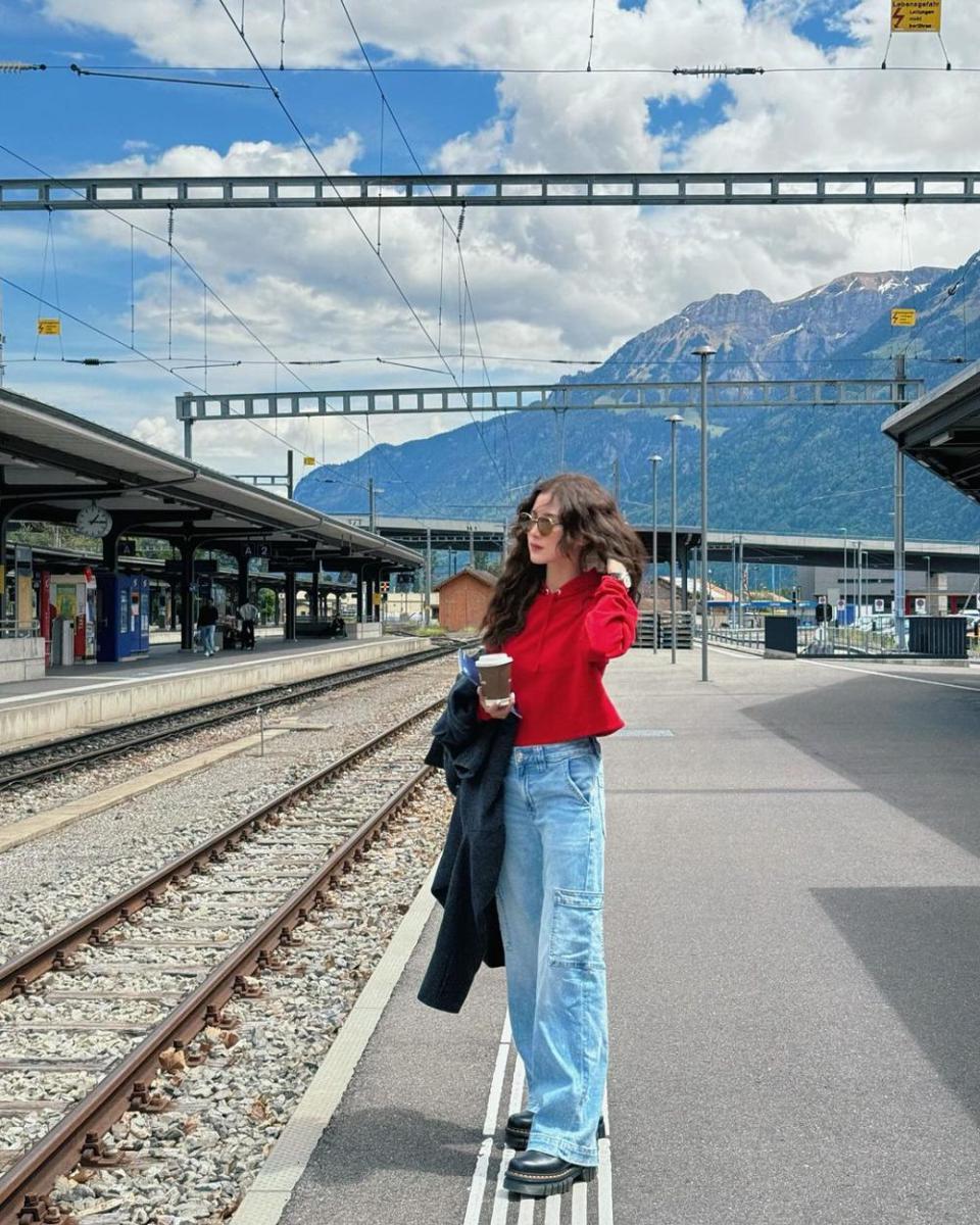 mix and match crop top ala Baifern Pimchanok (instagram.com/baifernbah)