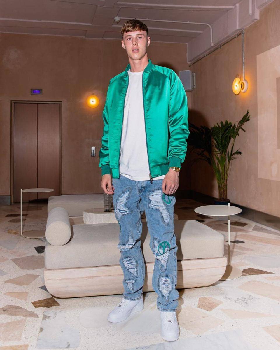 inspirasi OOTD kasual ala Cole Palmer (instagram.com/colepalmer10)