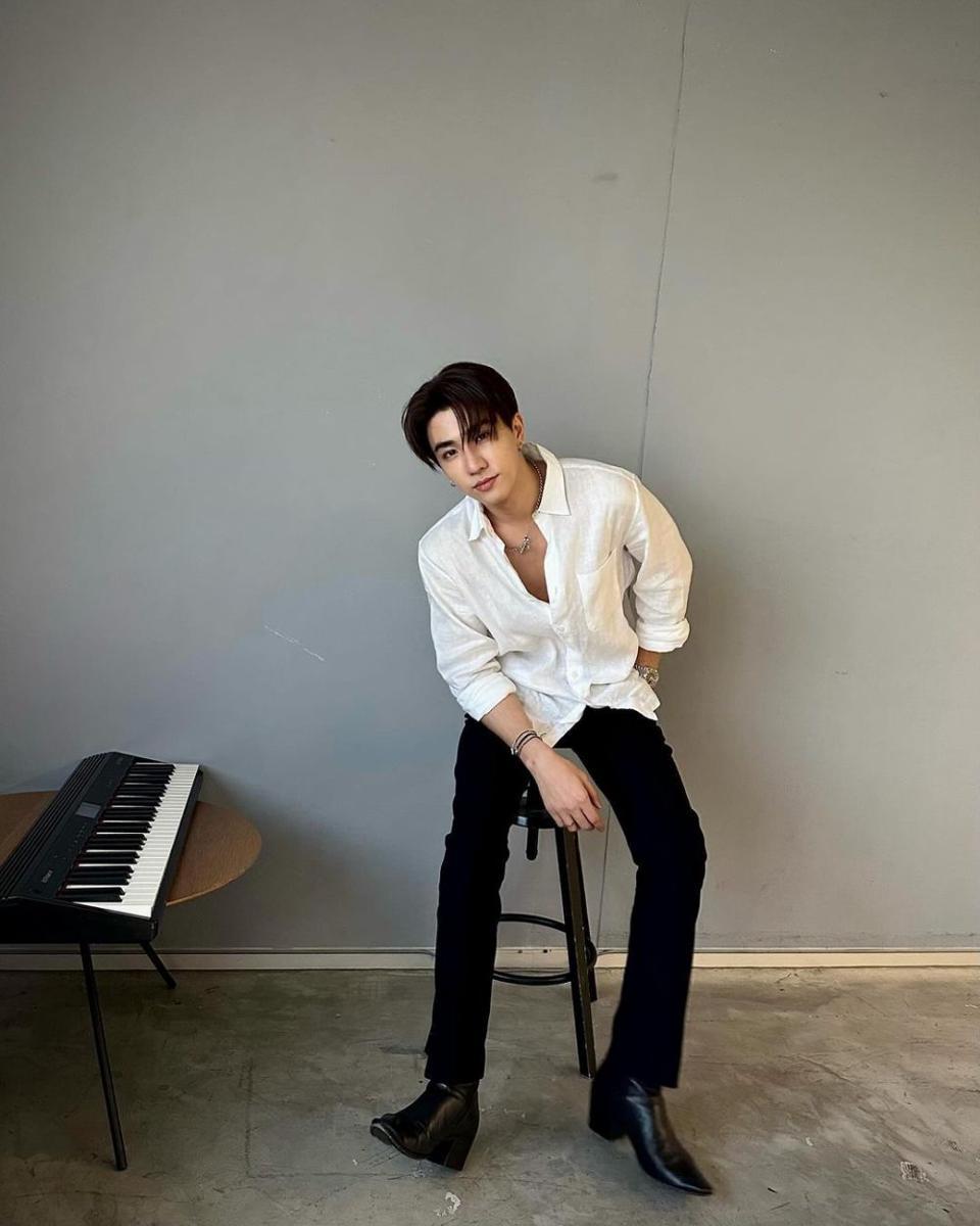 OOTD kasual ala Perth Tanapon (instagram.com/perthppe)