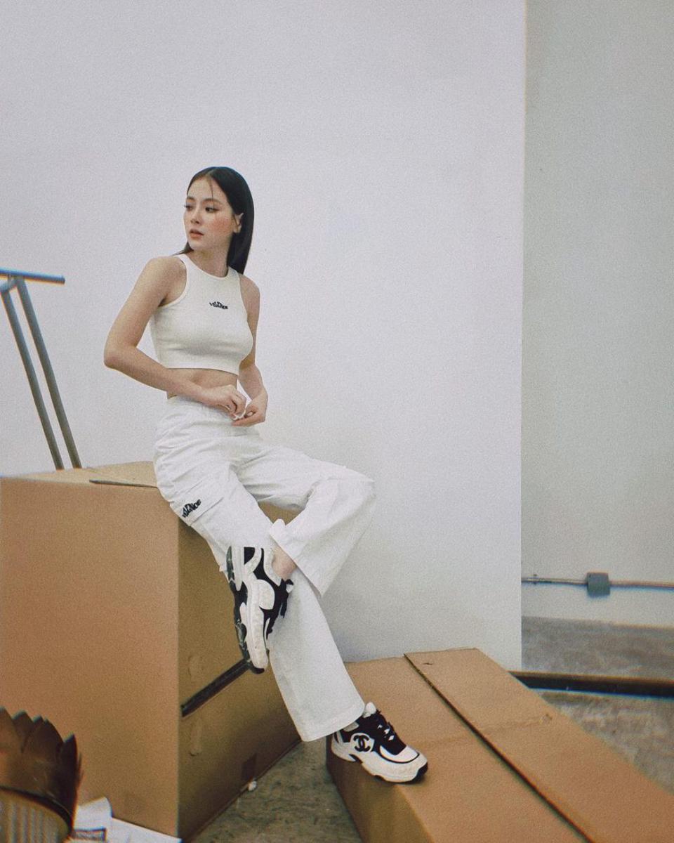 mix and match crop top ala Baifern Pimchanok (instagram.com/baifernbah)