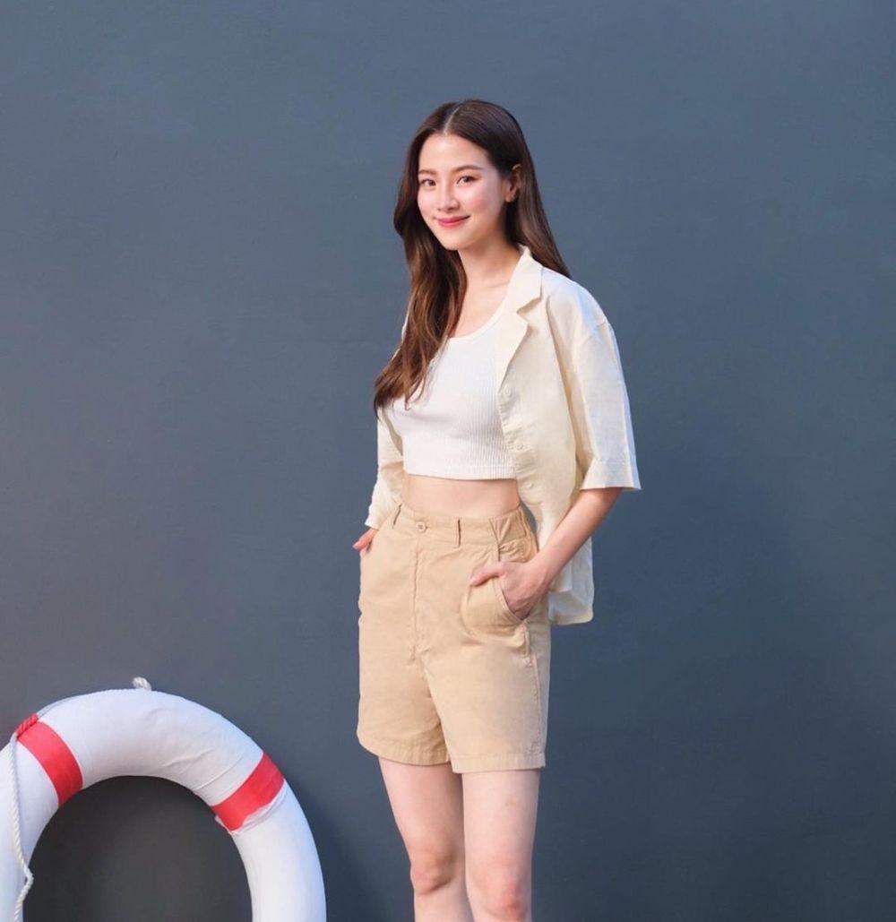 mix and match crop top ala Baifern Pimchanok (instagram.com/baifernbah)