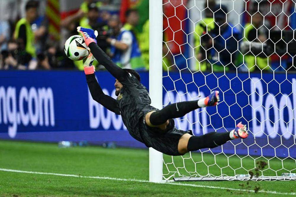 Diogo Costa (uefa.com)