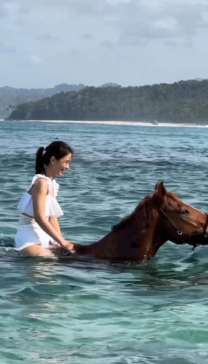 potret keluarga Dion Wiyoko liburan di Sumba (instagram.com/fionaanthony)