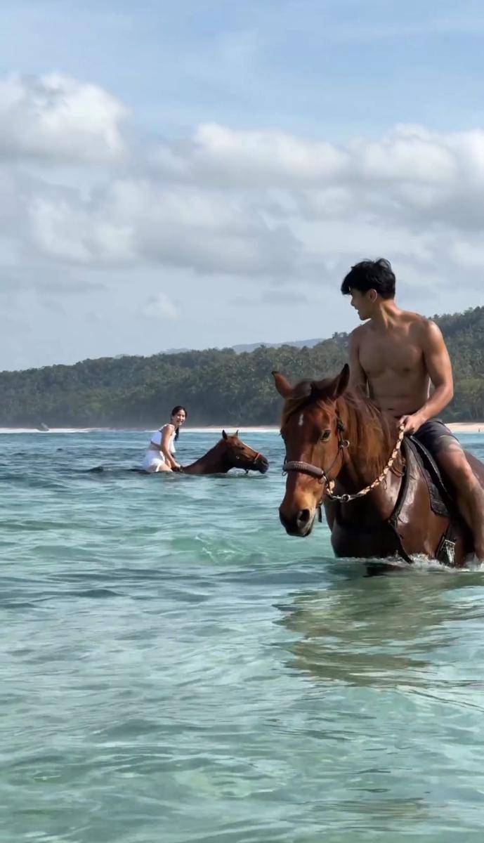 potret keluarga Dion Wiyoko liburan di Sumba (instagram.com/fionaanthony)
