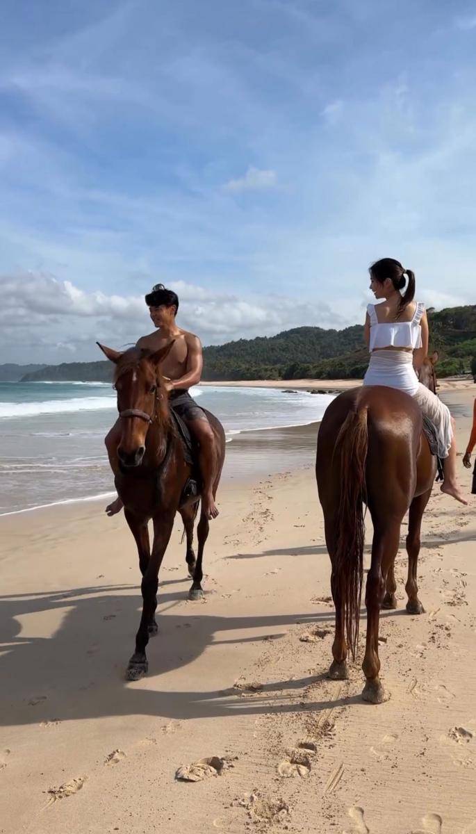 potret keluarga Dion Wiyoko liburan di Sumba (instagram.com/fionaanthony)