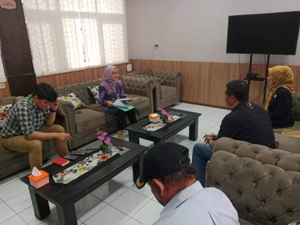 DKPN serahkan Surat Pemberhentian Caleg Terpilih dari Partai NasDem ke KPU Kota Madiun. IDN Times/ Riyanto.