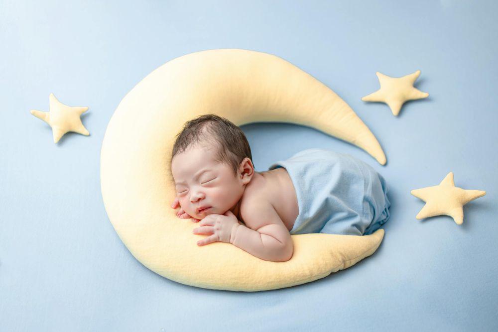30 Nama Bayi Lelaki Huruf H Modern, Maknanya Baik!